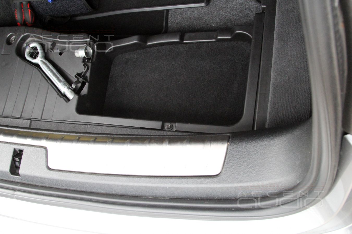 Курить – вредно, лучше управлять сабвуфером.