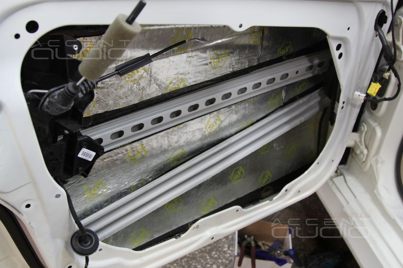 Шумоизоляция дверей Mercedes GLK