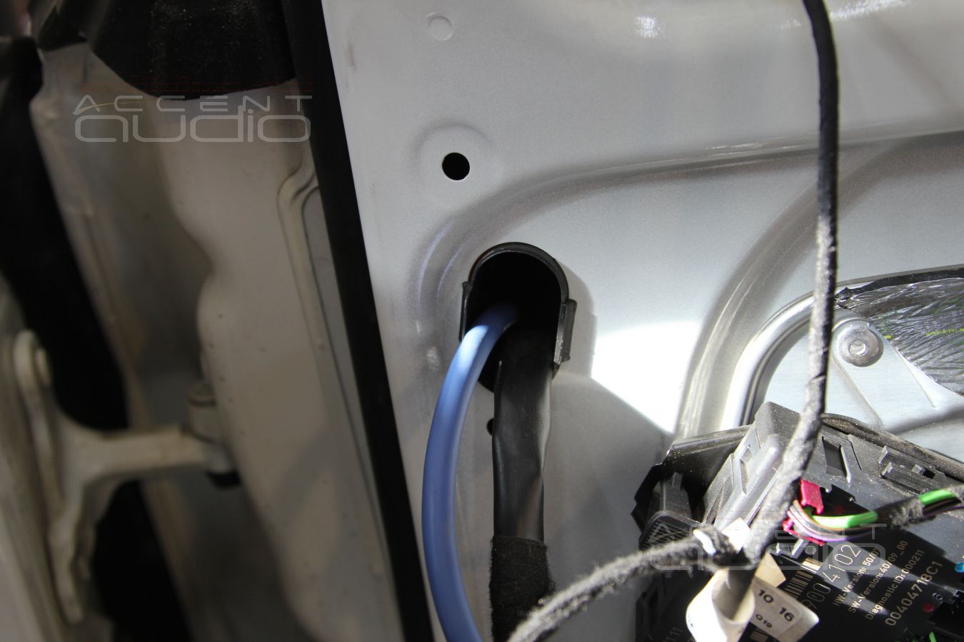 Акустическая и силовая проводка в Mercedes GLK