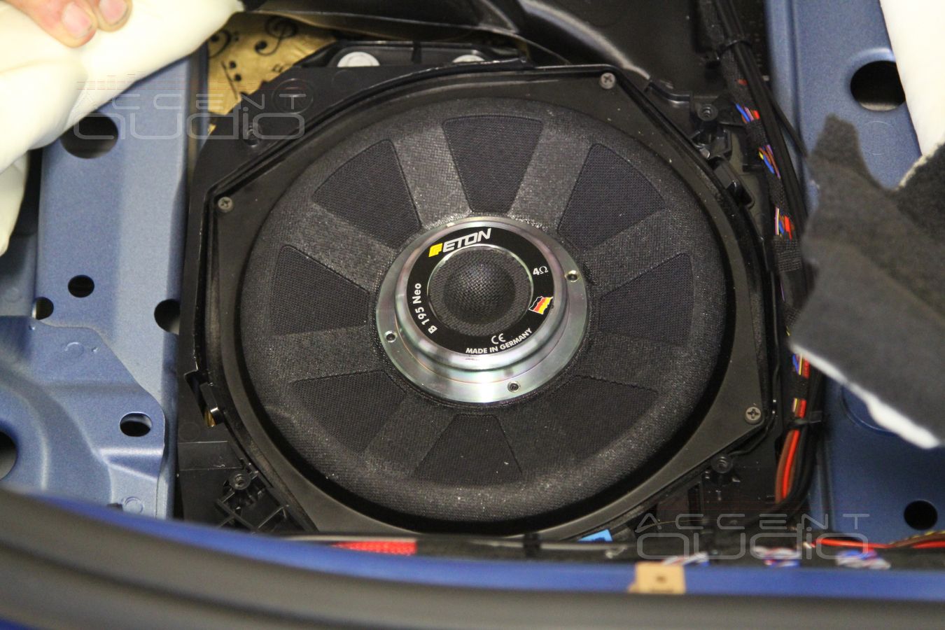 Установка подсидельных сабвуферов-мидбасов Eton B195 NEO Underseat Bass