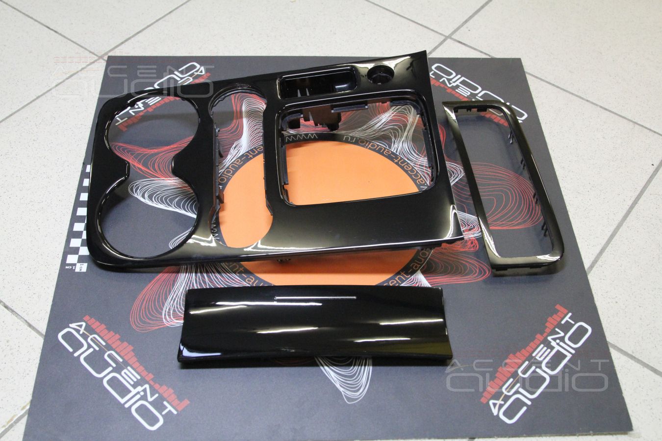 Классный звук, отличная шумка, вот только машина не новая - бесят царапки