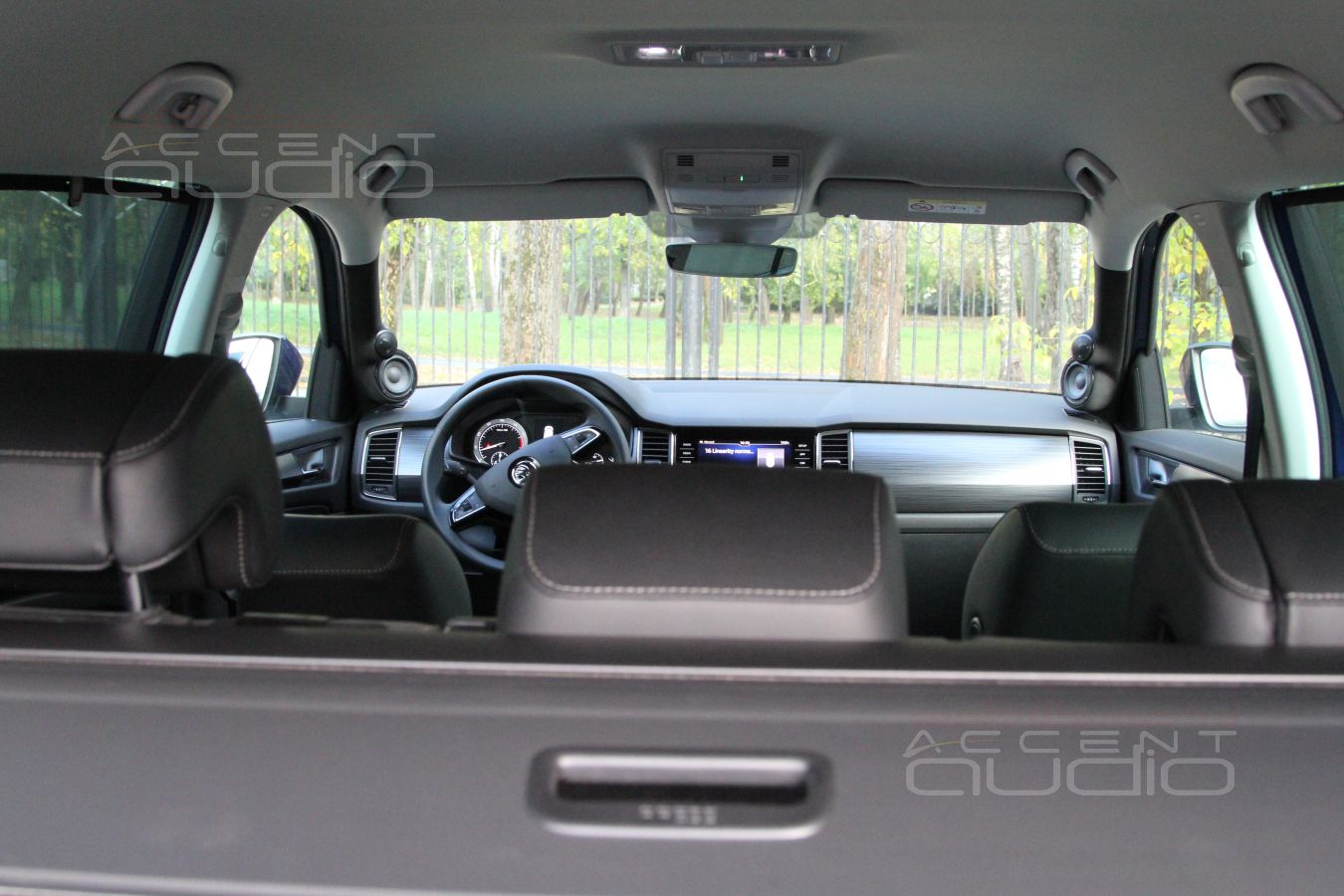 Сразу – главное: подиумы для твитеров Rainbow и среднечастотных излучателей Brax для Skoda Kodiaq