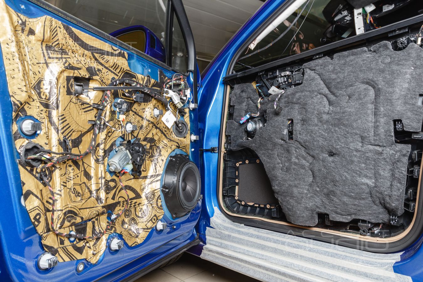 Аудиоподготовка дверей Porsche Macan и установка мидбасов ScanSpeak