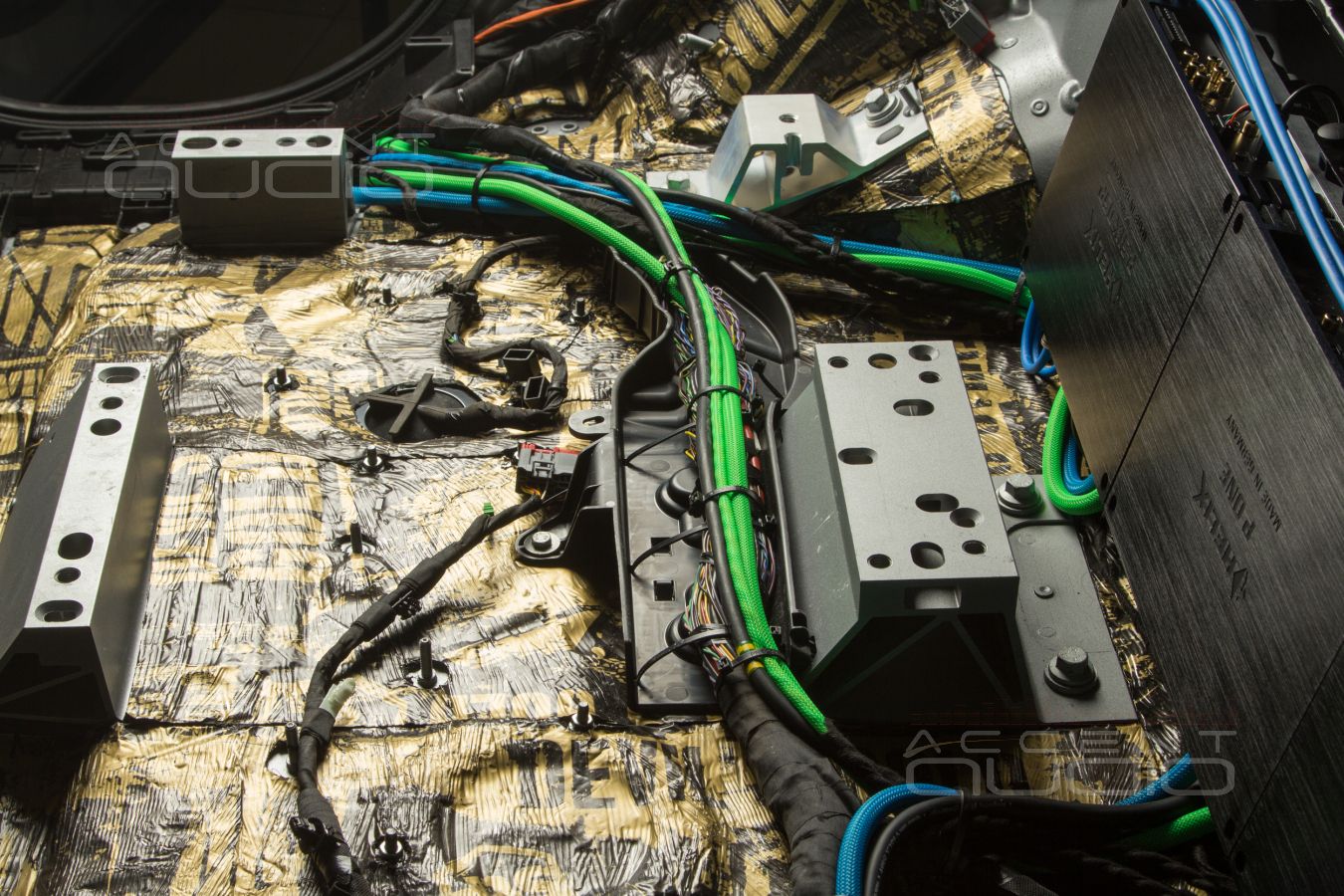 Установка усилителей класса Ultra-HD в новый Range Rover – лучше, чем на заводе !