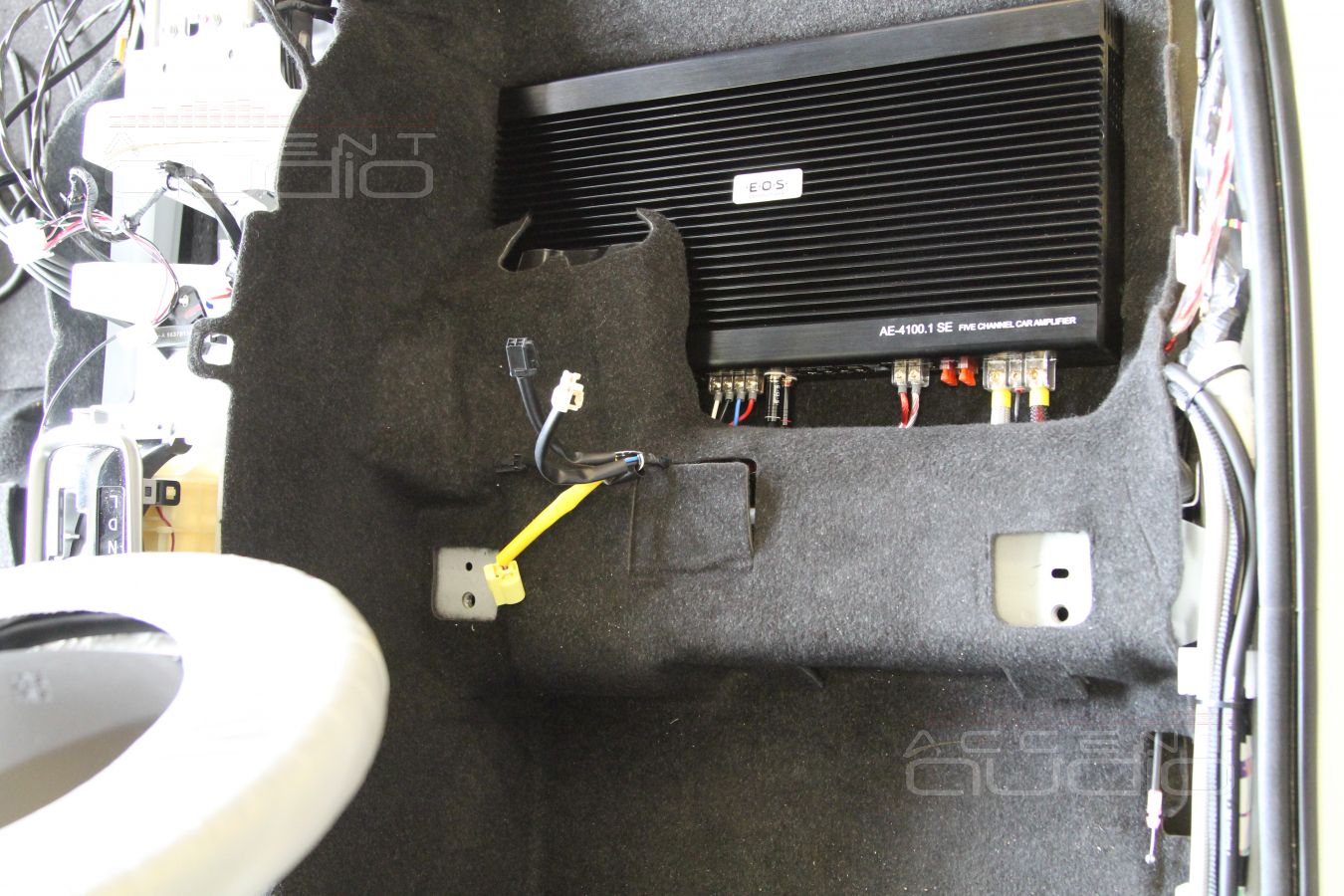 Установка усилителя E.O.S AE-4100.1 SE