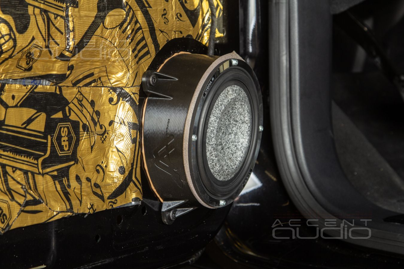Установка Focal 6WM Woofer Utopia Be M в Mercedes-Benz Gelandewagen