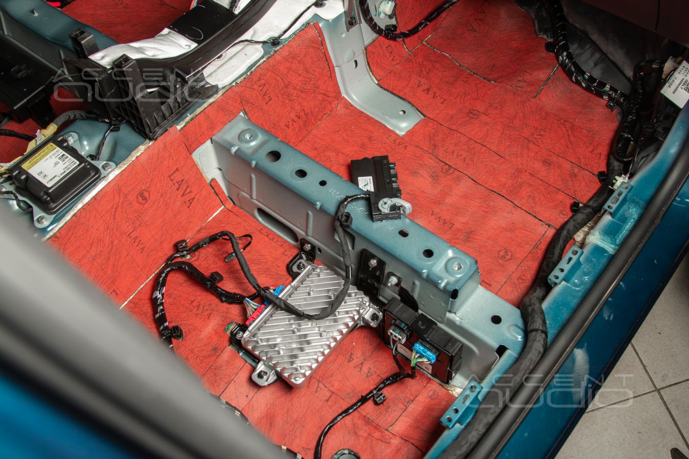 Шумоизоляция Geely Monjaro: материал второго слоя - выбираем лучшее !