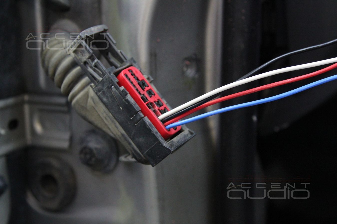 Установка акустики Audison VOCE AV K6 в Volvo XC 70