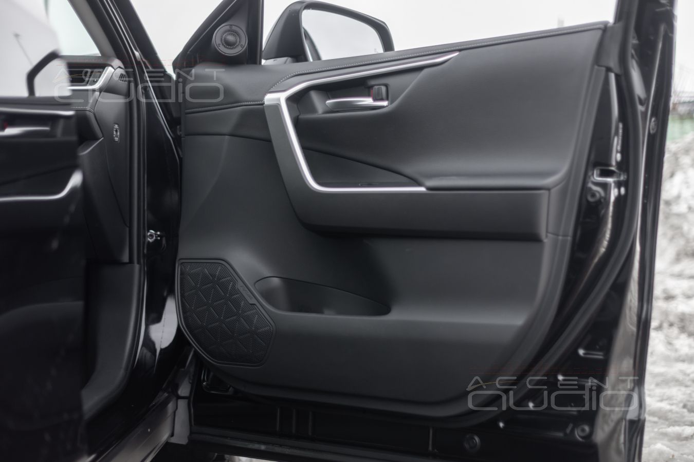 Аудиоподготовка дверей и установка Focal FLAX в Toyota RV4