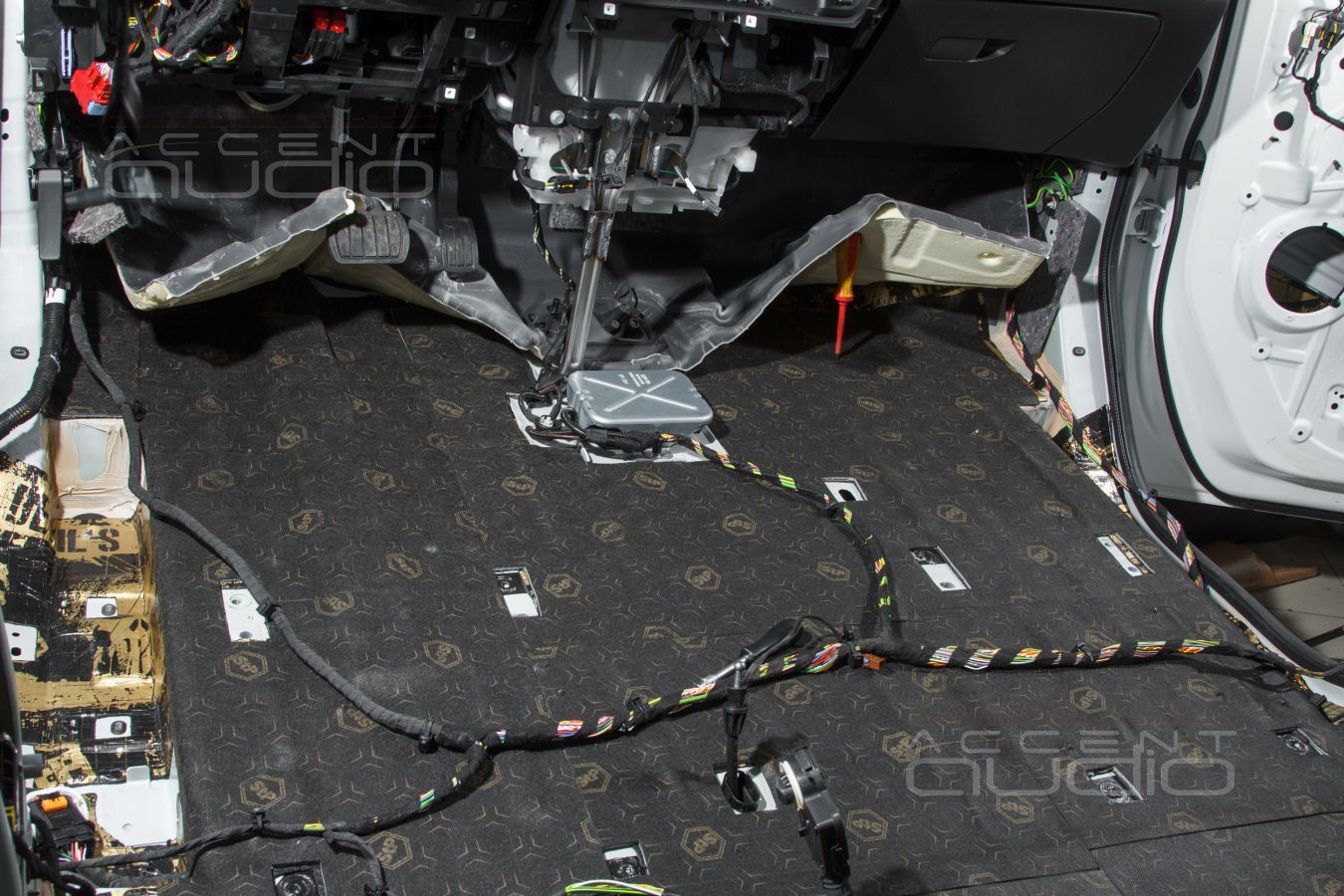 Полная шумоизоляция Opel Zafira Life лучшими материалами STP