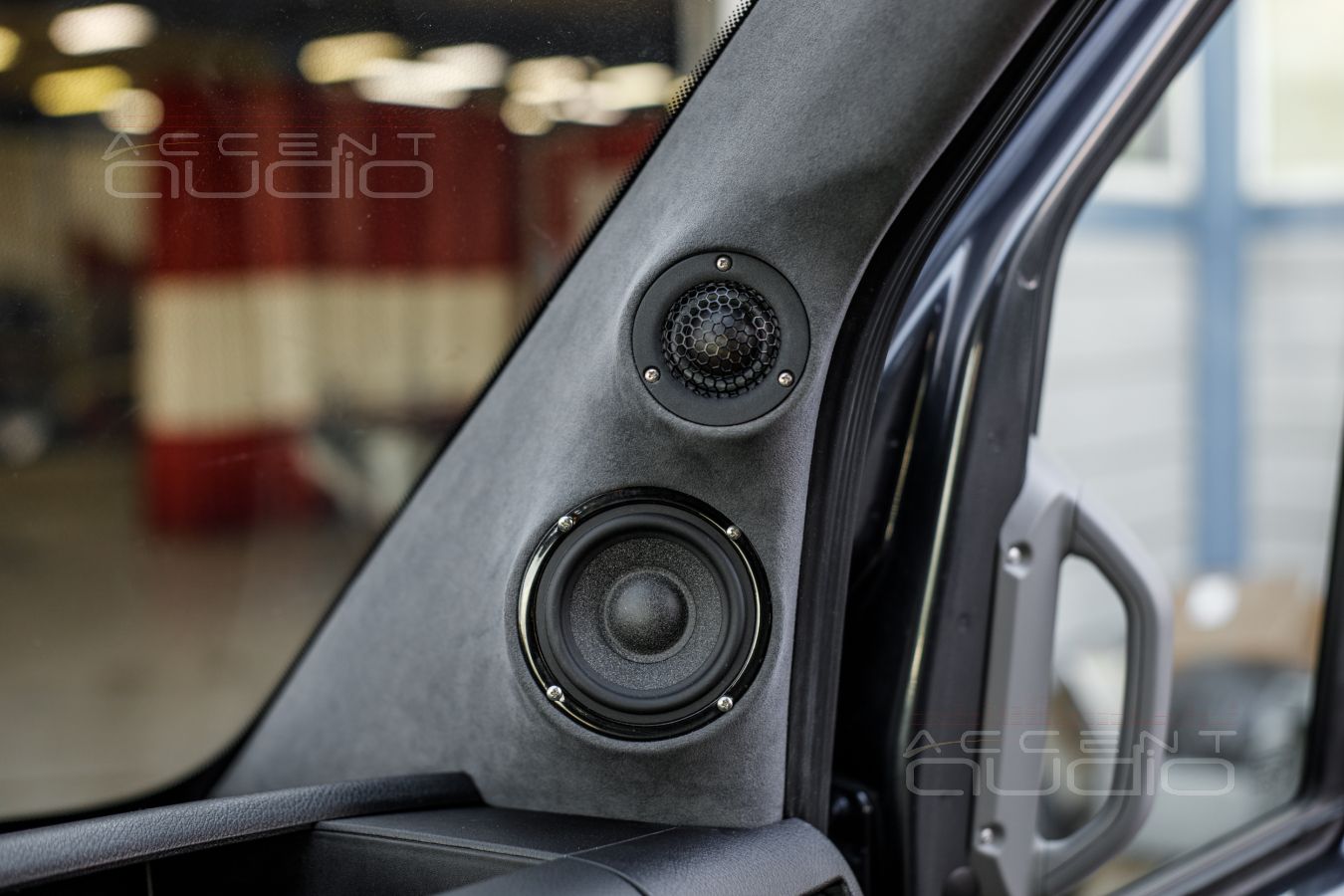 Подиумы под СЧ-ВЧ звено: правильное размещение новой акустики в Mercedes-Benz Sprinter CS-Reisemobil