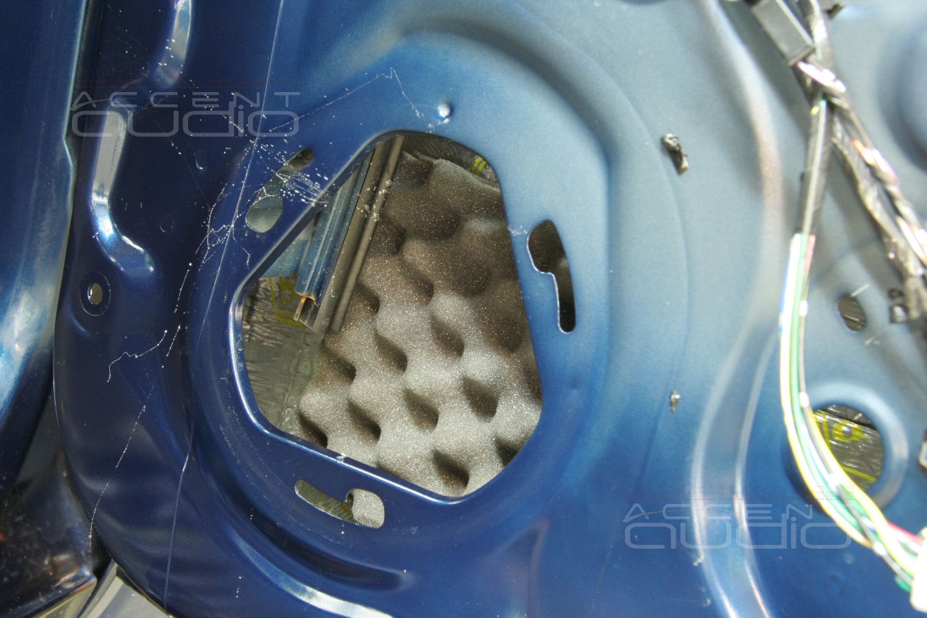 Установка мидбасов в Mitsubishi Pajero Sport