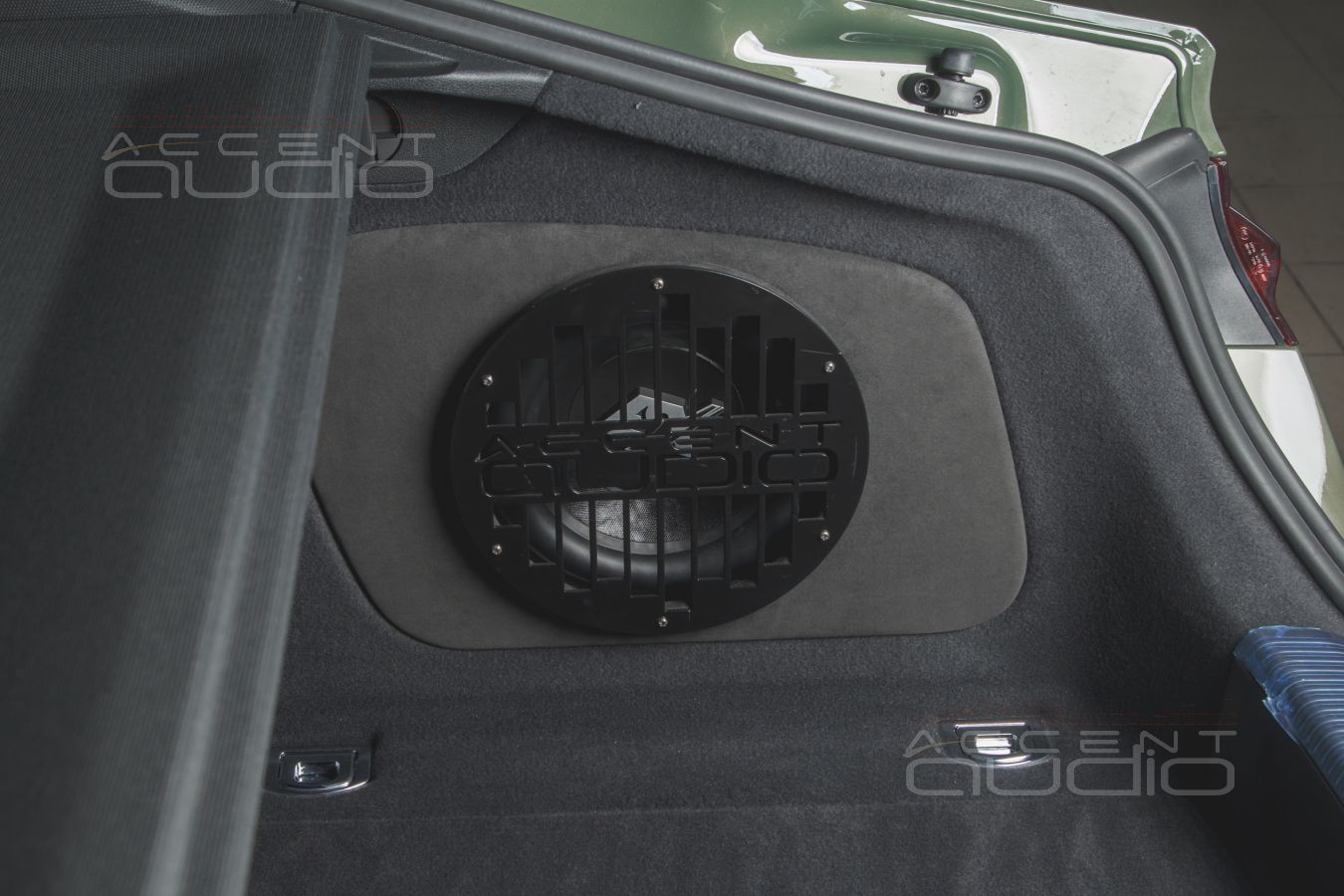 Сабвуфер – конечно же встроенный, специально для Audi A5 2021 Корпус-стелс из 15 мм фанеры, внешняя