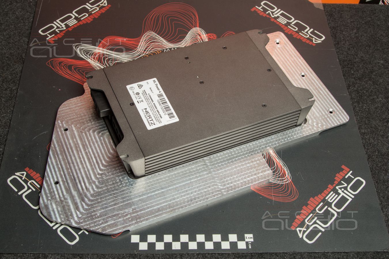 Штатный, заводской монтаж новых усилителей Helix в Porsche Carrera 911 S