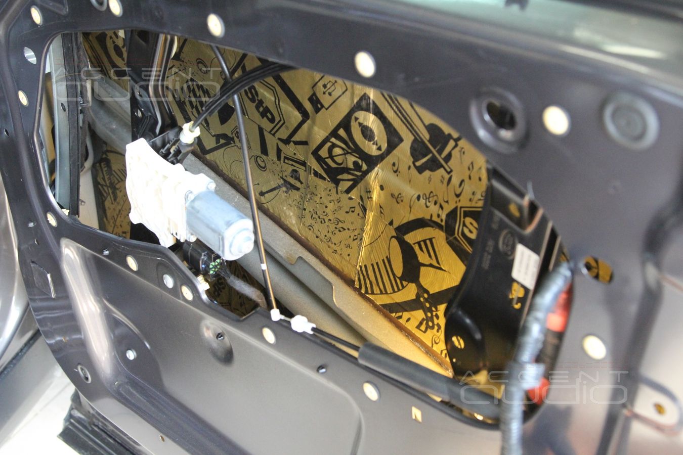 Установка новой акустики Eton в LandRover Discovery Sport