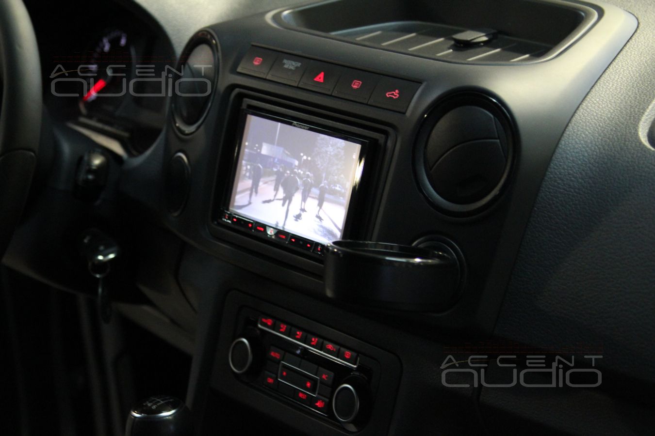 Лучшая мультимедиа станция Pioneer AVH-P8400BT в Volkswagen Amarok