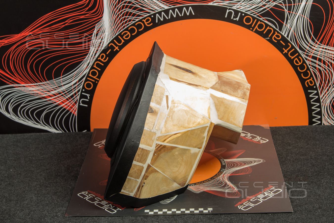 2023 Update: встроенный сабвуфер-стелс для семиместного Volvo XC90