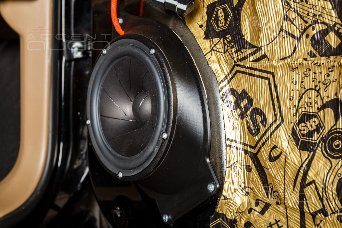 Аудиоподготовка дверей и установка мидбасов ScanSpeak в Cadillac Escalade