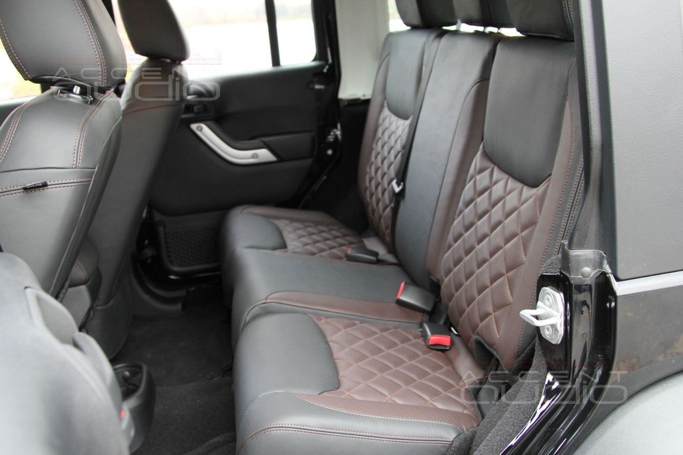 Эксклюзивный кожаный салон Jeep Wrangler