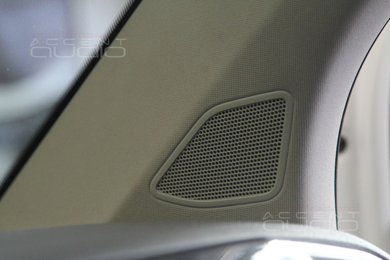 Установка фронтальной акустики FOCAL Integration ISU200 