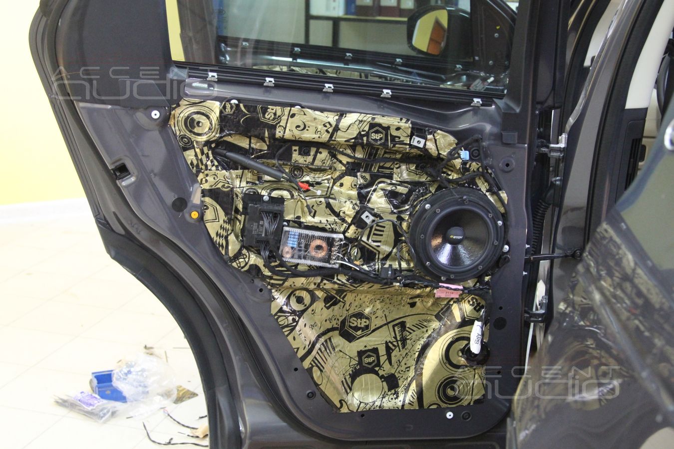 Установка новой акустики Eton в LandRover Discovery Sport