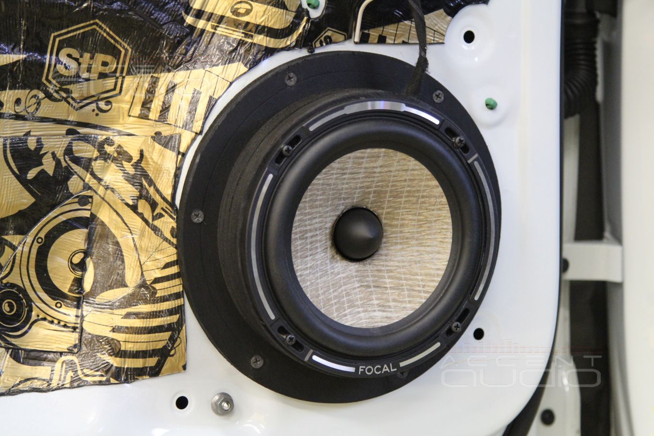 Установка мидбасов в новый Тигуан