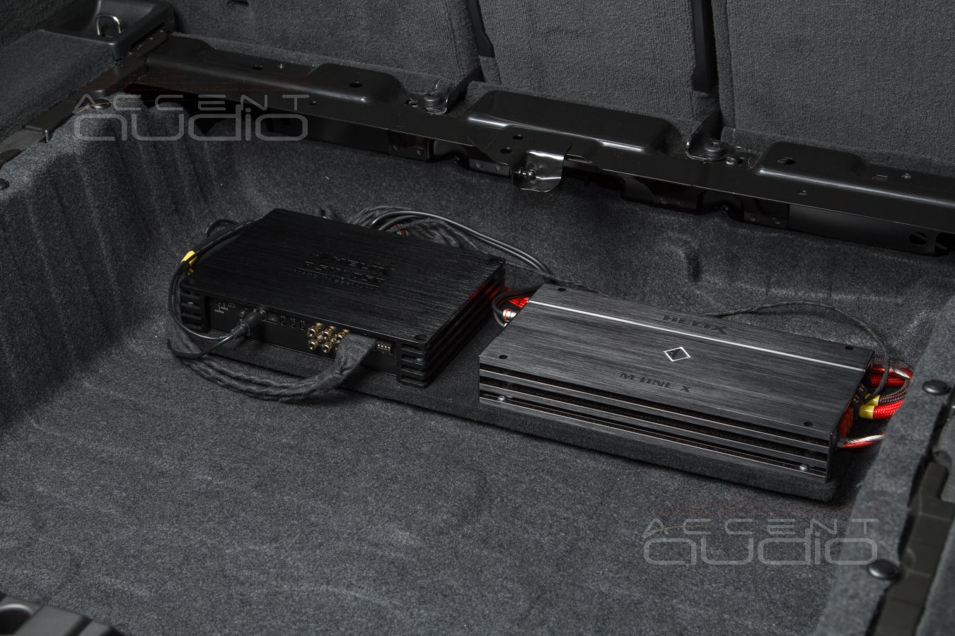 Усилители Helix PSix и MOneX в новом BMW X6 – удобный монтаж