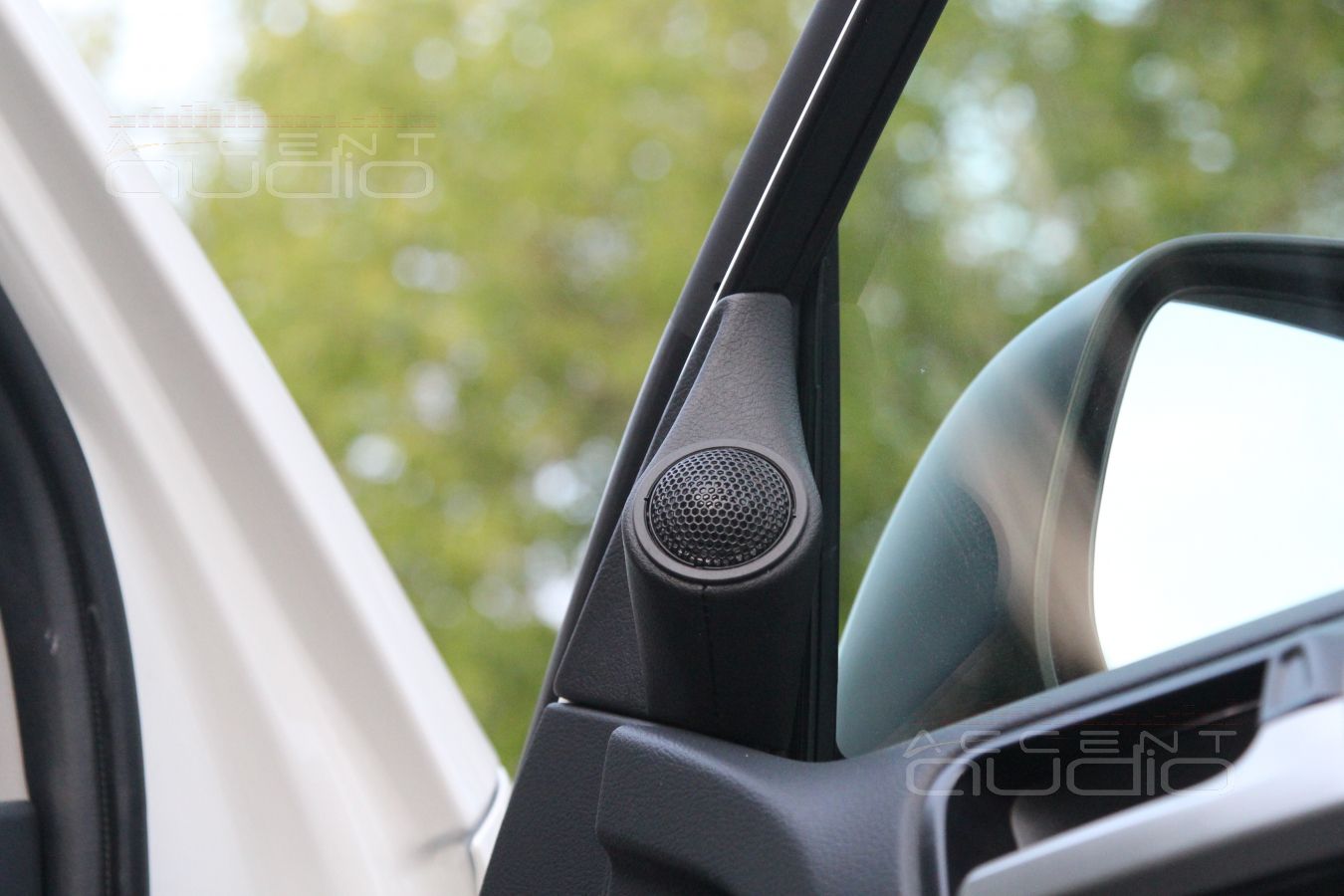 Сколько стоит аудиосистема в Toyota Prado 150 и зачем она нужна ?