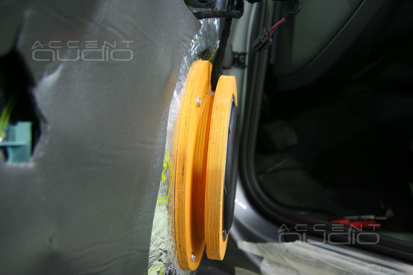 Установка акустики и шумоизоляция в Audi A4