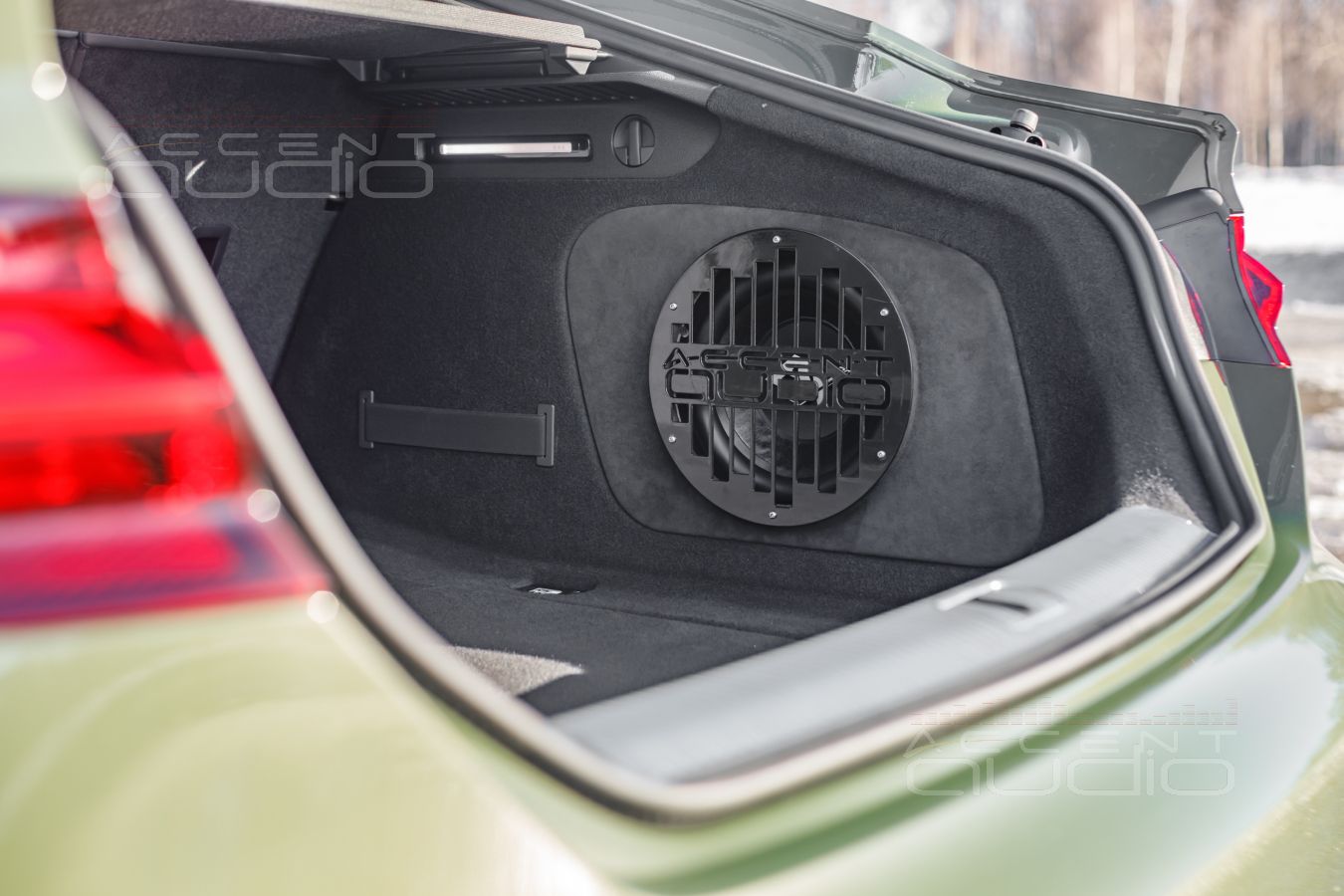 Сабвуфер – конечно же встроенный, специально для Audi A5 2021 Корпус-стелс из 15 мм фанеры, внешняя