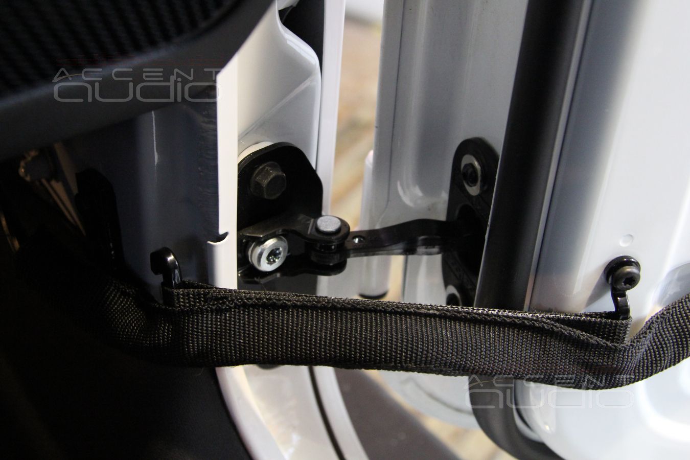 Доводчики дверей на Jeep Wrangler