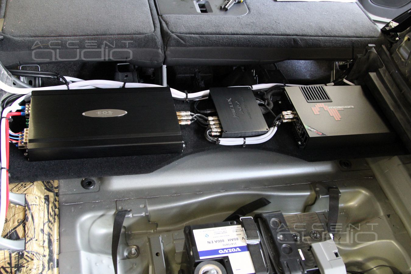 Установка аудиопроцессора Helix, усилителей E.O.S и Mosconi в Volvo XC 60