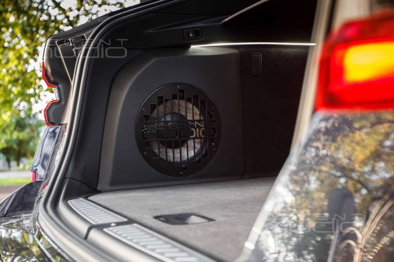 Сабвуфер-стелс – искусство снаружи, правильный бас изнутри