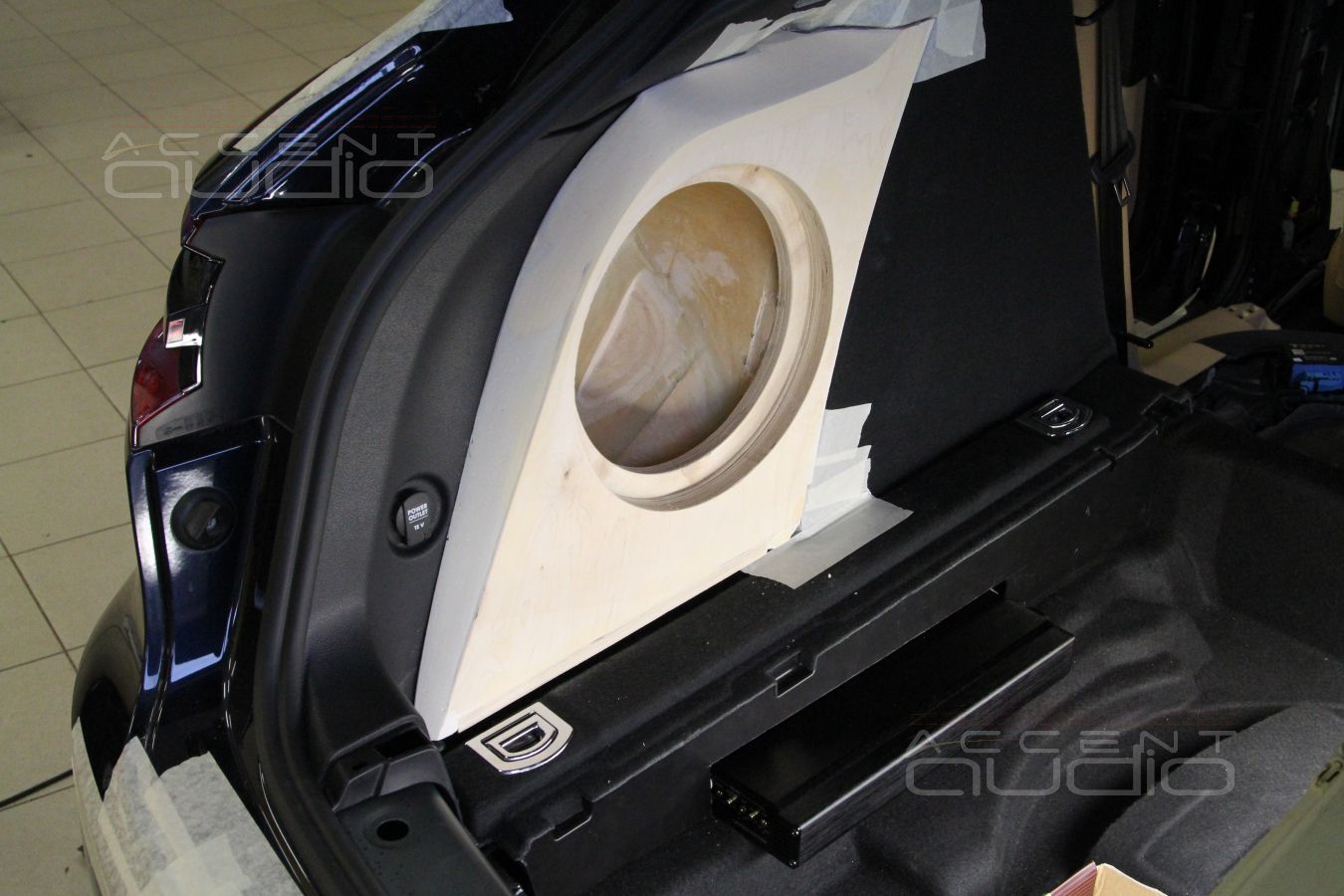 Сабвуфер в Porshe Macan