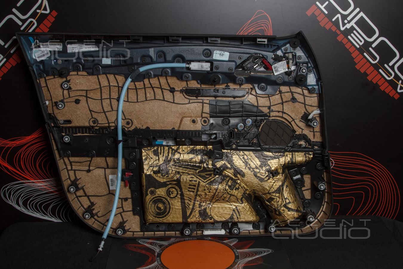 Виброизоляция дверей и установка СЧ и ВЧ излучателей GroundZero по заводским местам