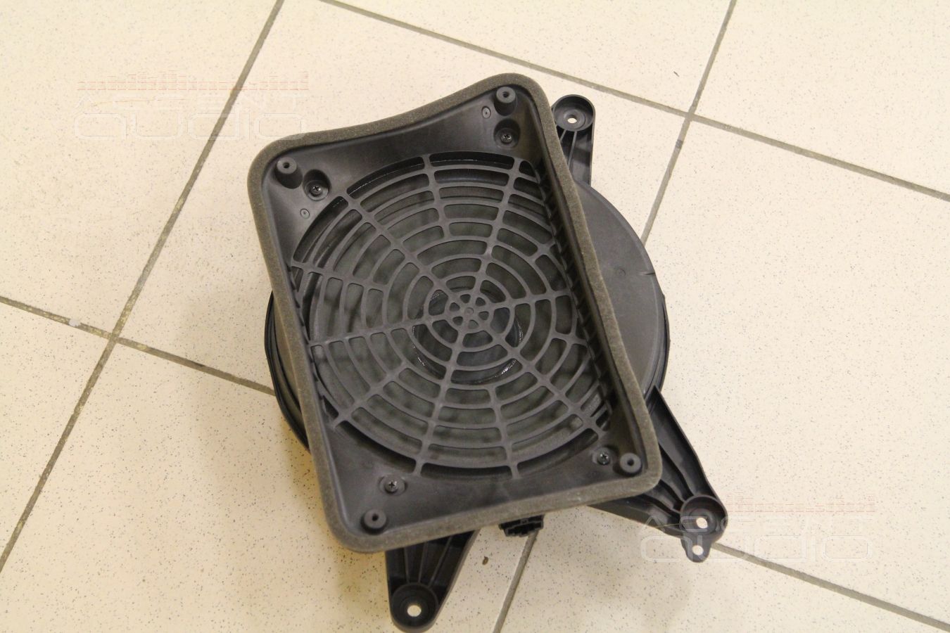 Установка процессорного усилителя Audi A6 2013 года