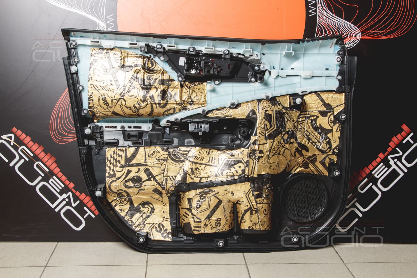 Аудиоподготовка дверей и установка Focal FLAX в Toyota RV4