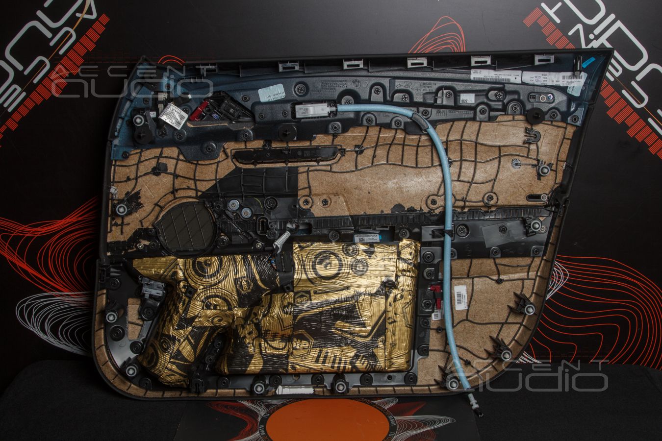 Виброизоляция дверей и установка СЧ и ВЧ излучателей GroundZero по заводским местам