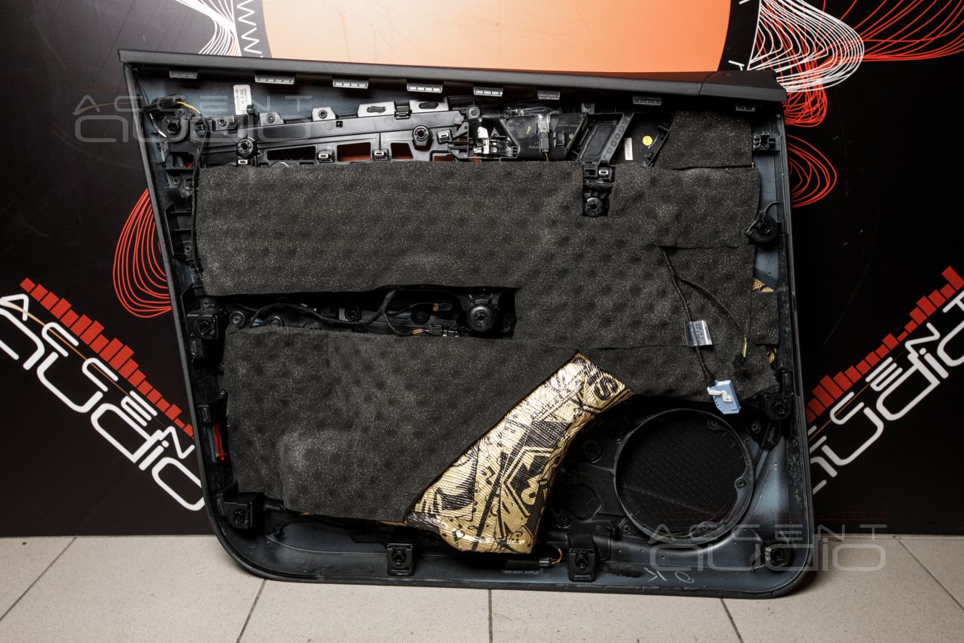 Аудиоподготовка дверей и установка SOAudio SO 165/38 в новой Audi Q5 ll