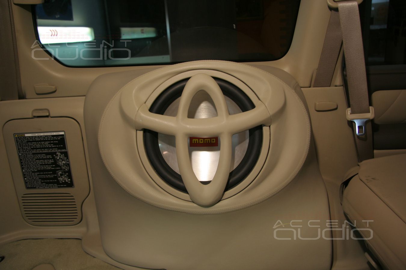 Съемный сабвуфер СТЕЛС в Toyota Land Cruiser 100