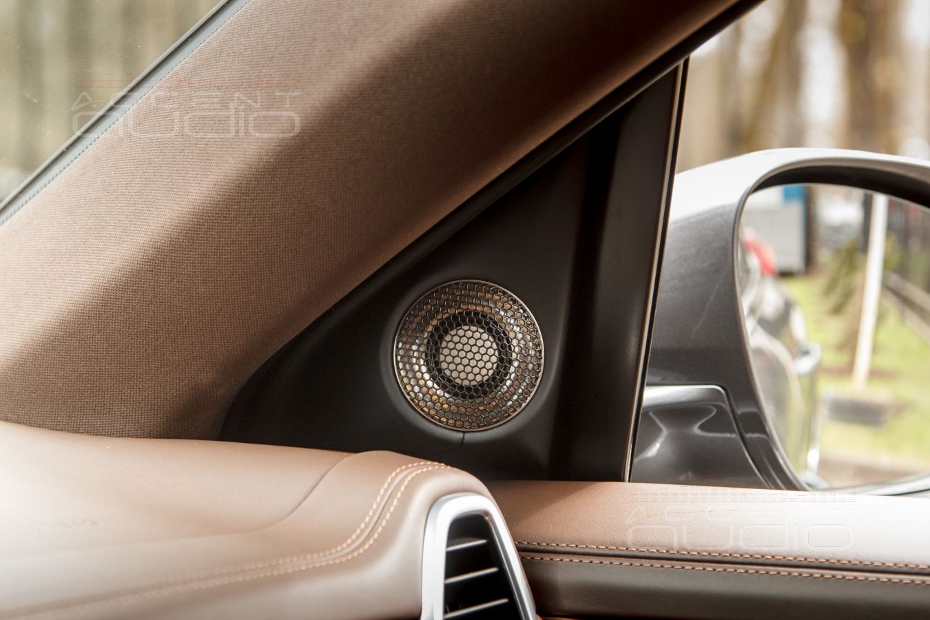 Разборчивость и кристальная чистота: твитеры Brax GL1 в Porsche Cayenne Coupe 2022