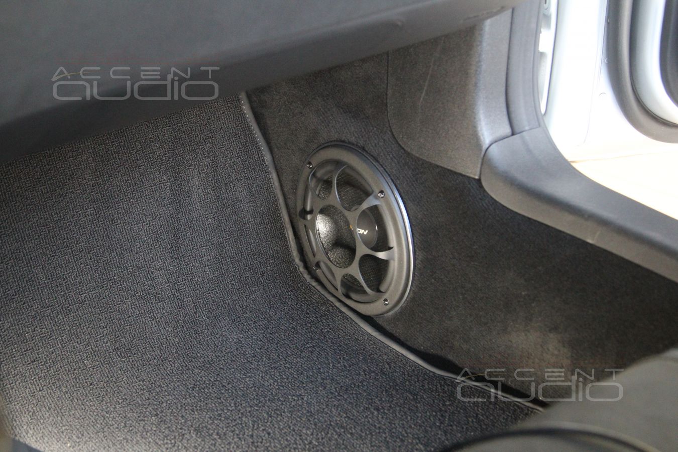 Установка мидбасов Eton MAS 160 в Mercedes-Benz GT