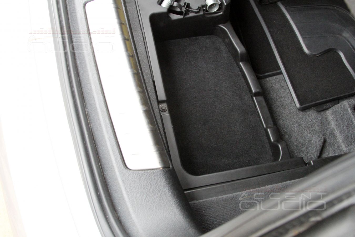 Курить – вредно, лучше управлять сабвуфером.