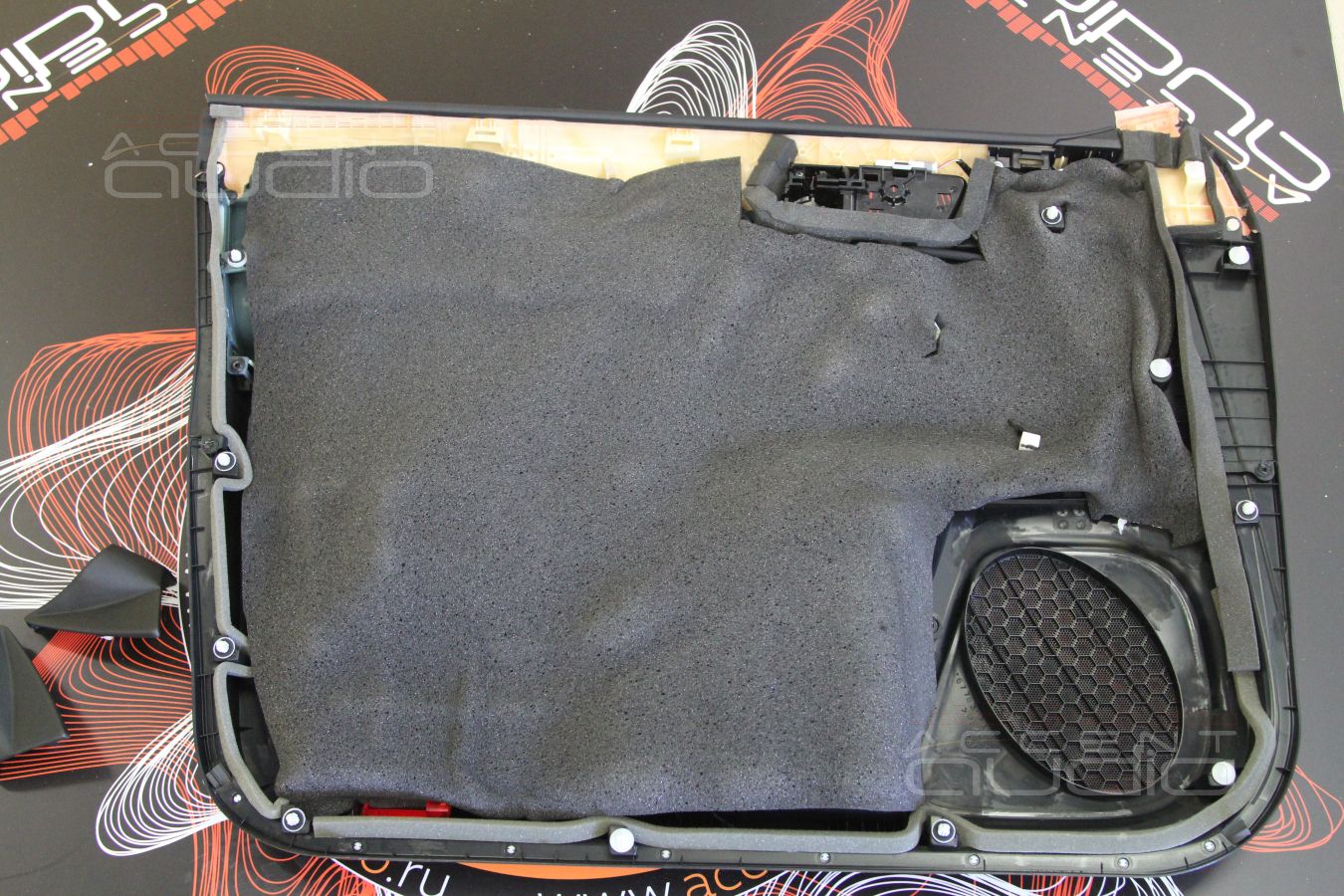 Установка трехполосной акустики в Toyota Prado 150: замечательные мидбасы Focal MW PS165F3 в дверях