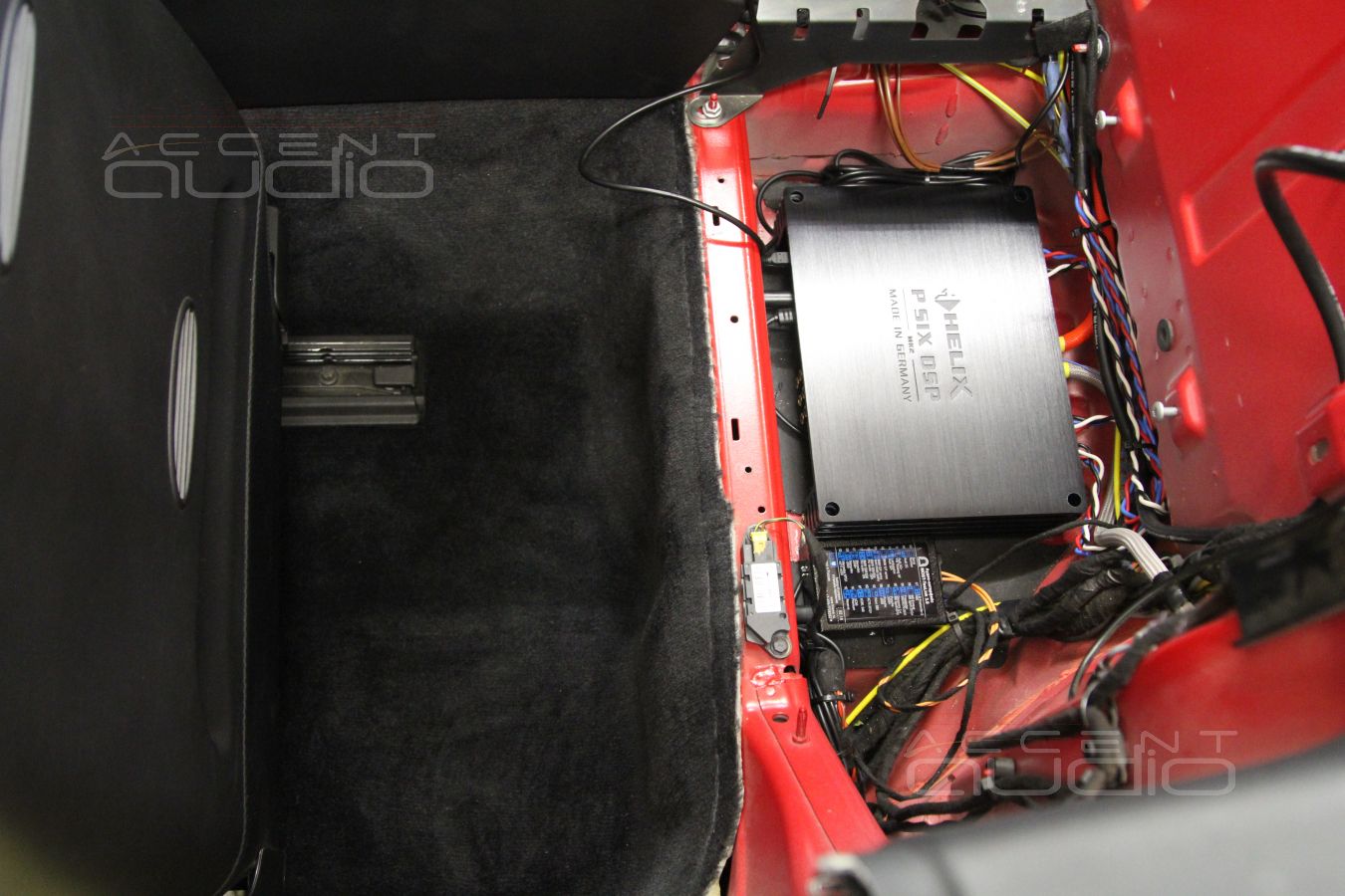 Установка усилителя в Mercedes-Benz SL350