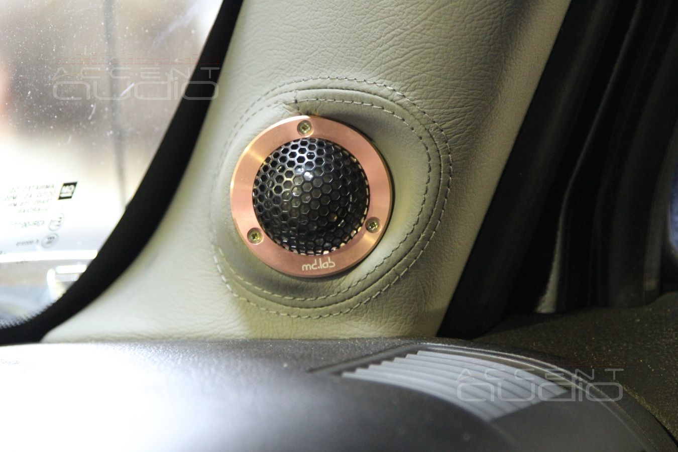 Установка твитеров в стойки Hummer H3