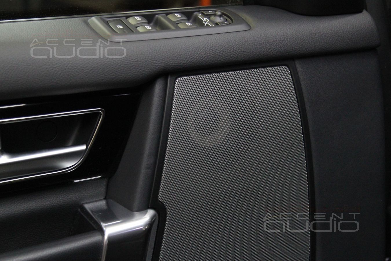 Установка акустики Focal Performance в Range Rover Discovery