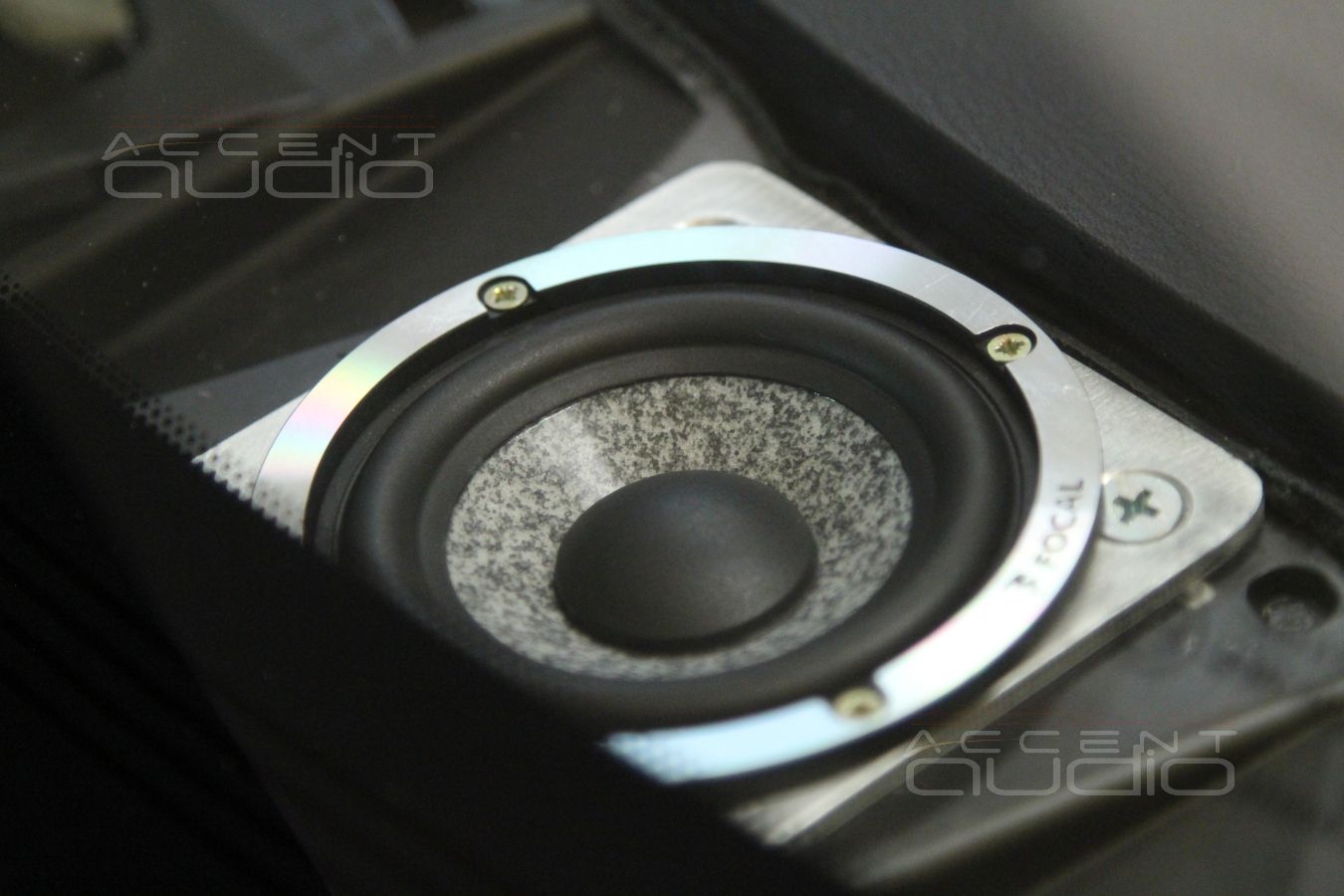 Установка среднечастотных динамиков Focal Utopia Be Midrange 3W2 в Infiniti Q50