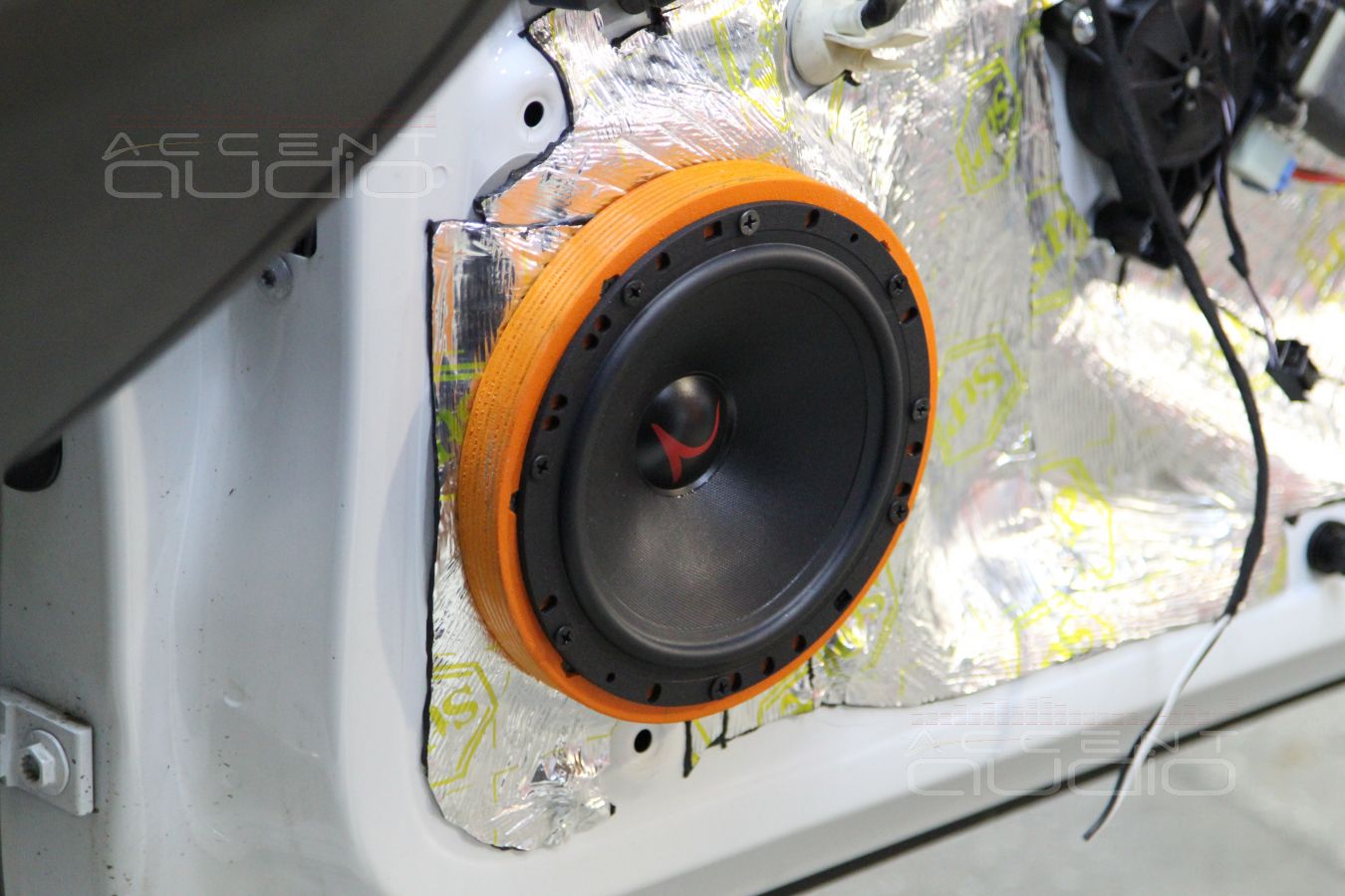 Установка акустики в Volkswagen Golf 7