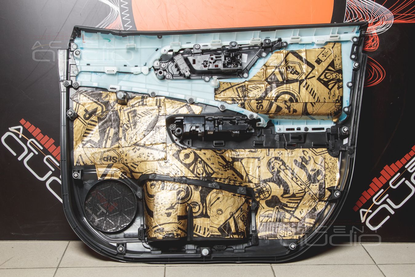 Аудиоподготовка дверей и установка Focal FLAX в Toyota RV4